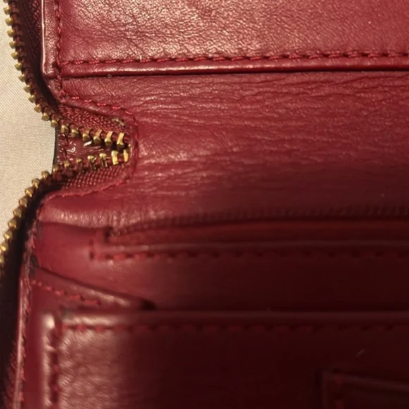 Coach burgundy crocodile-embossed wallet - Picture 7 of 14